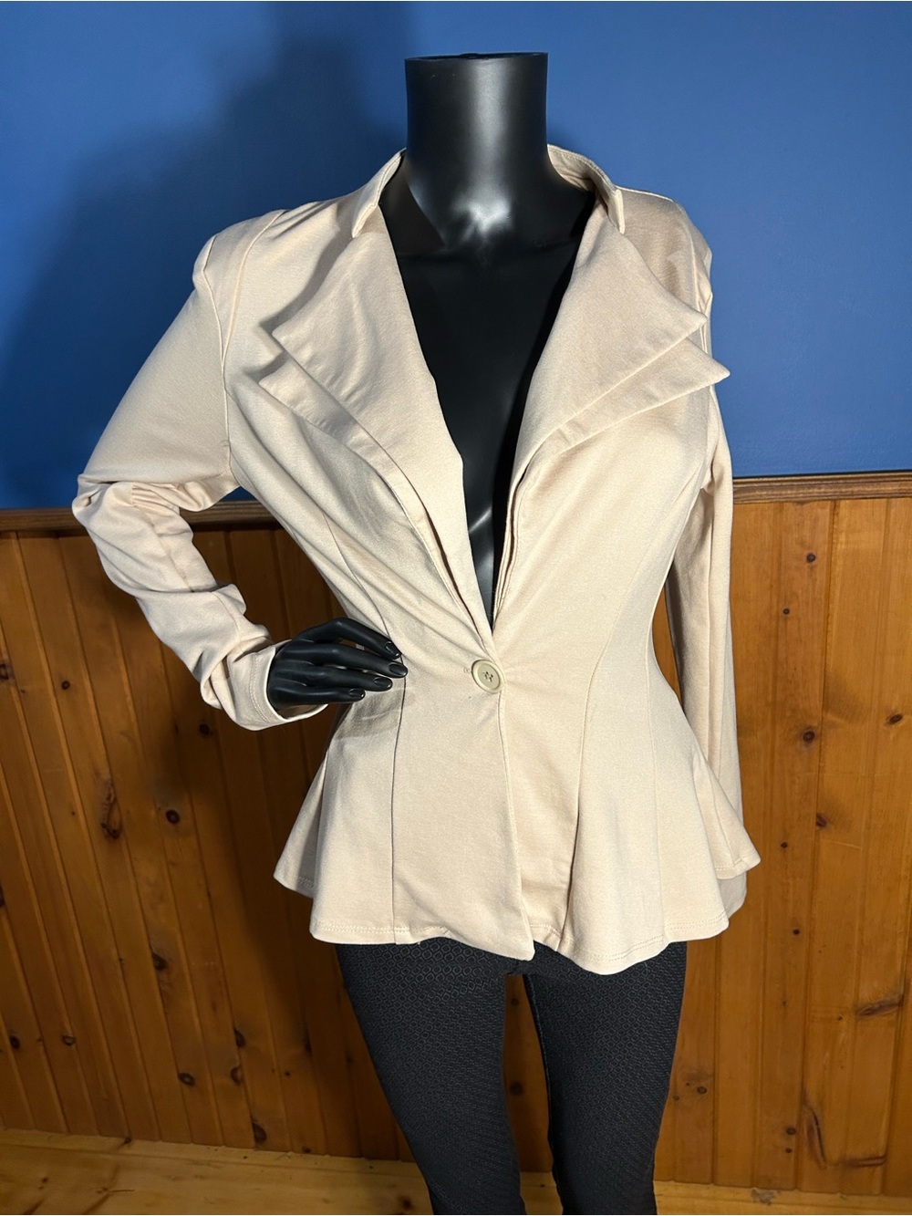 NWT Hybrid & company Cream Peplum Single-Button Blazer